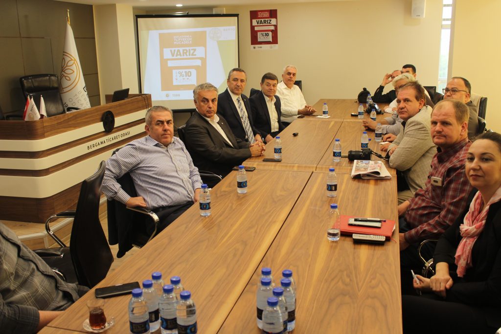 ENFLASYONLA TOPYEKÛN MÜCADELE KONULU BASIN TOPLANTISI BERGAMA TİCARET ODASINDA YAPILDI