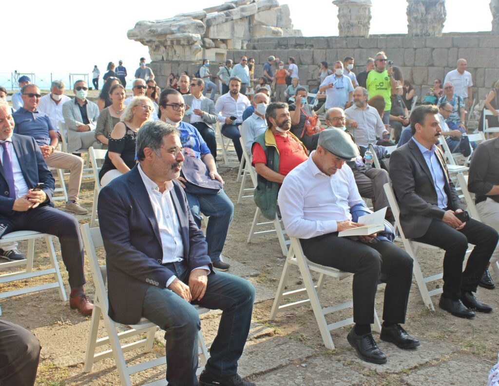 AHMET ÜMİT’İN YENİ KİTABI PERGAMON’DA TANITILDI