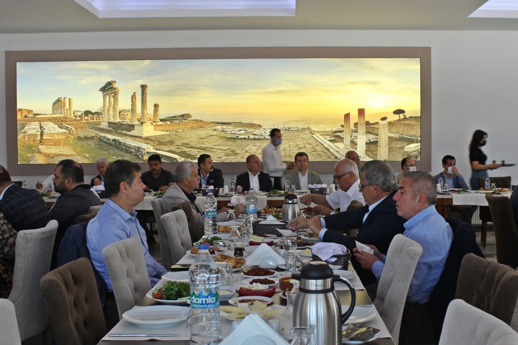 DÜNYA KAHVALTI GÜNÜ’NDE BERGAMA MUTFAĞI TADILDI