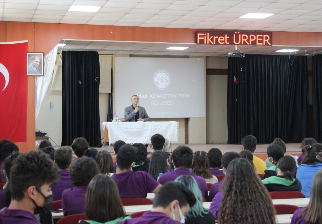 BAŞKAN ÜRPER, FEN LİSESİ ÖĞRENCİLERİYLE BULUŞTU