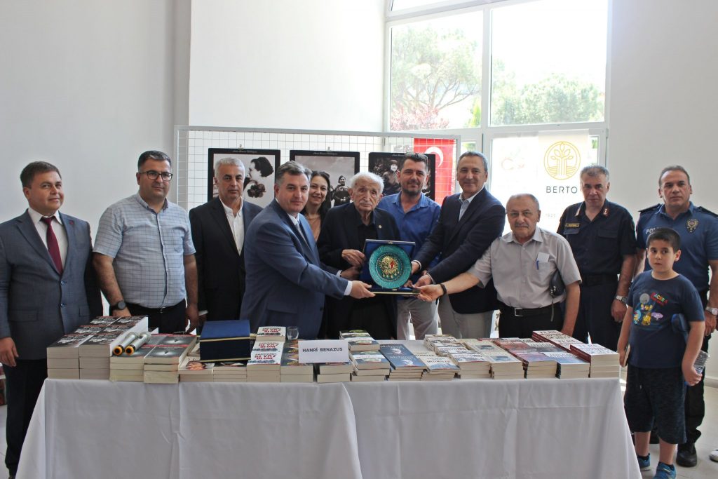 ÇAĞDAŞ ATATÜRK FOTOĞRAFLARI SERGİSİ AÇILDI