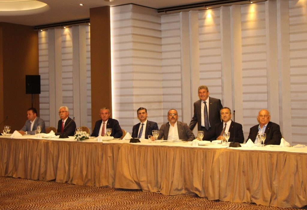 İZMİR İŞ DÜNYASI TEMSİLCİLERİ BİR ARAYA GELDİ