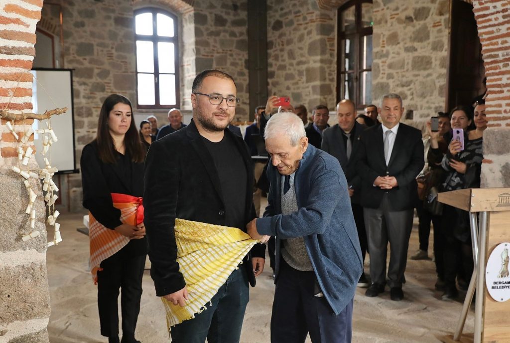 ‘PARŞÖMEN’ İÇİN PEŞTEMAL KUŞANMA TÖRENİ YAPILDI